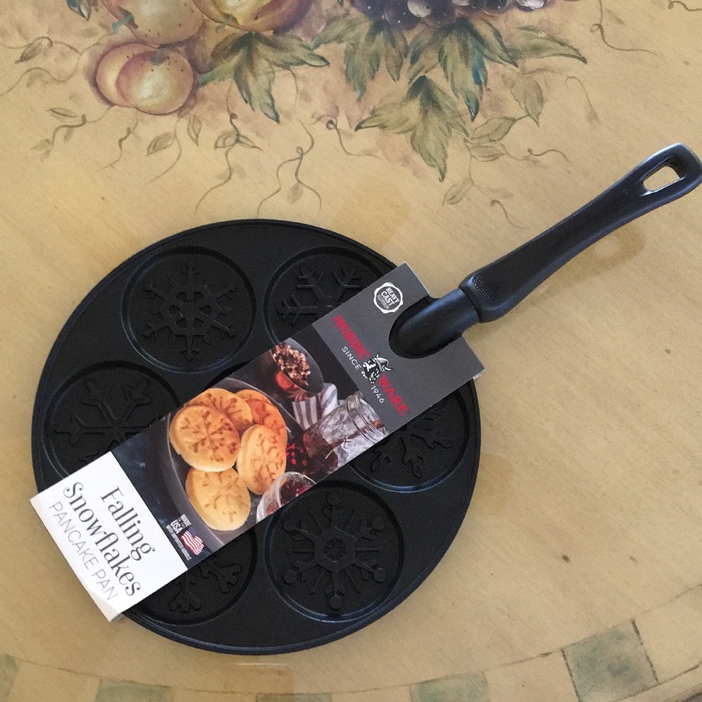 NWT Williams Sonoma Nordic Ware Snowflake Pancake Pan